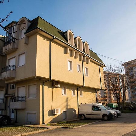 Sunny 412 Apartment Podgorica Luaran gambar